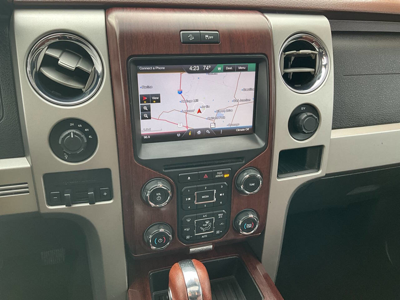 Used 2014 Ford F150 King Ranch w/ King Ranch Luxury Package image 23