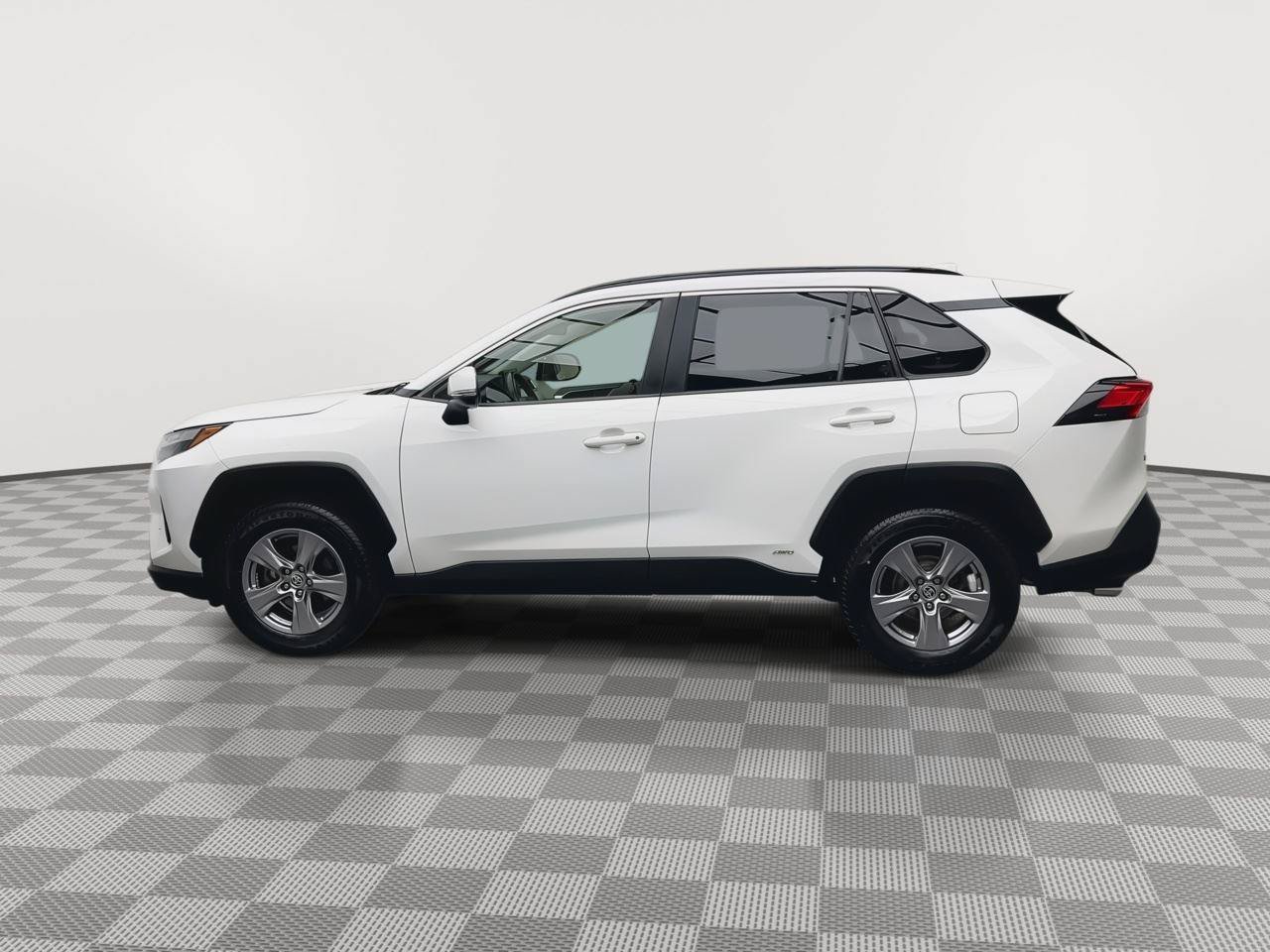 Used 2022 Toyota RAV4 XLE w/ XLE Grade Weather Package AWD/4WD image 34