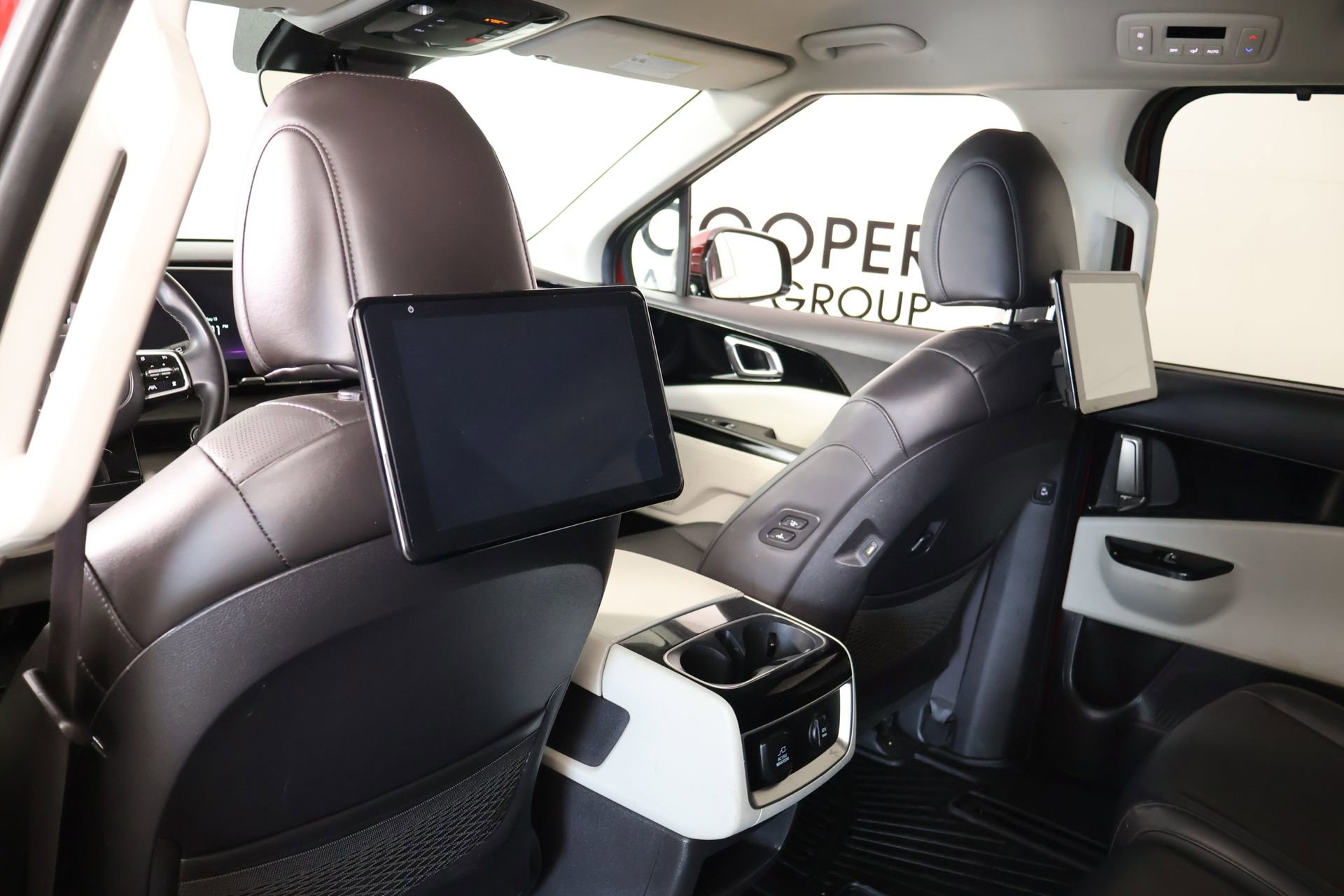 Used 2024 Kia Carnival SX FWD image 2