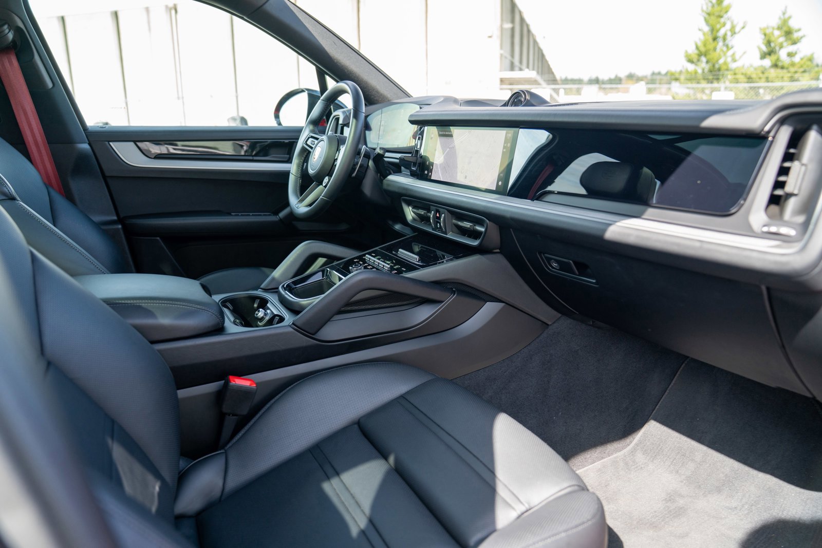 Certified 2025 Porsche Cayenne E-Hybrid image 26