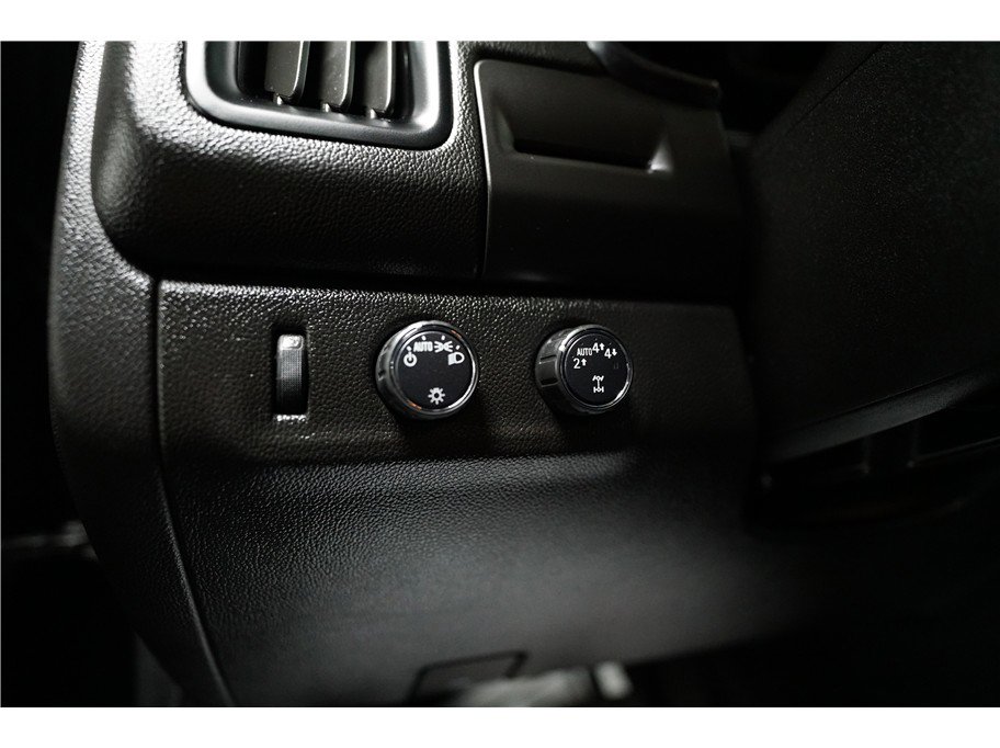 Used 2018 Chevrolet Colorado LT image 17