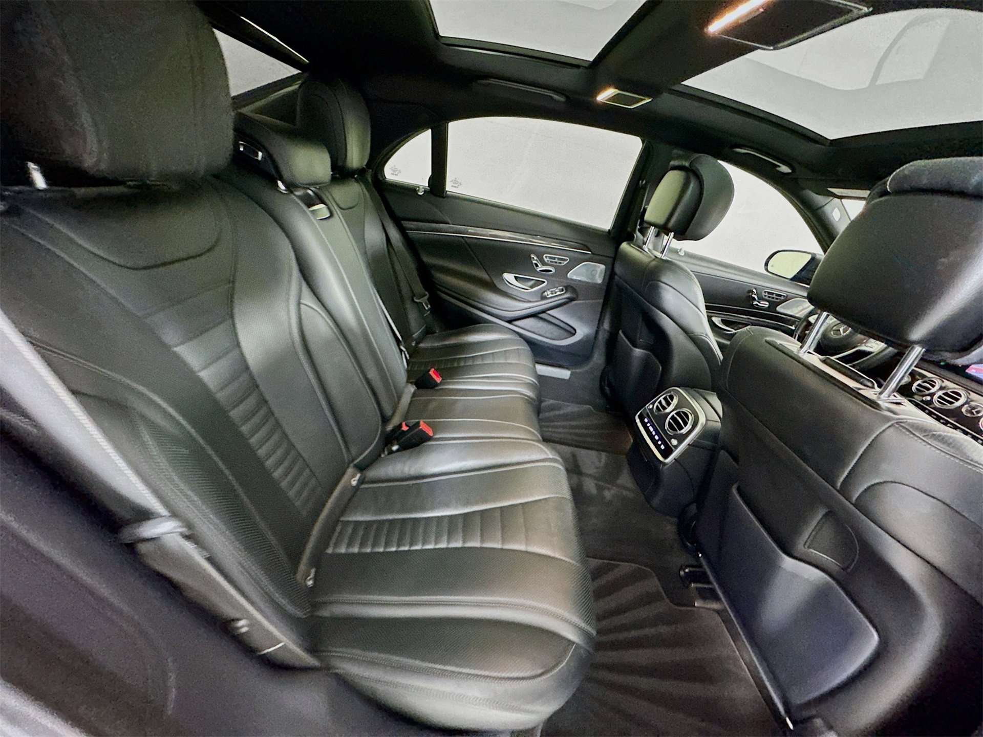 Used 2019 Mercedes-Benz S 560 Sedan image 30