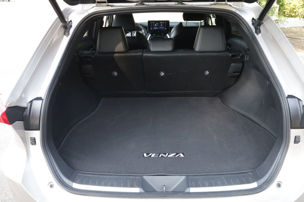 Used 2022 Toyota Venza XLE AWD/4WD image 16