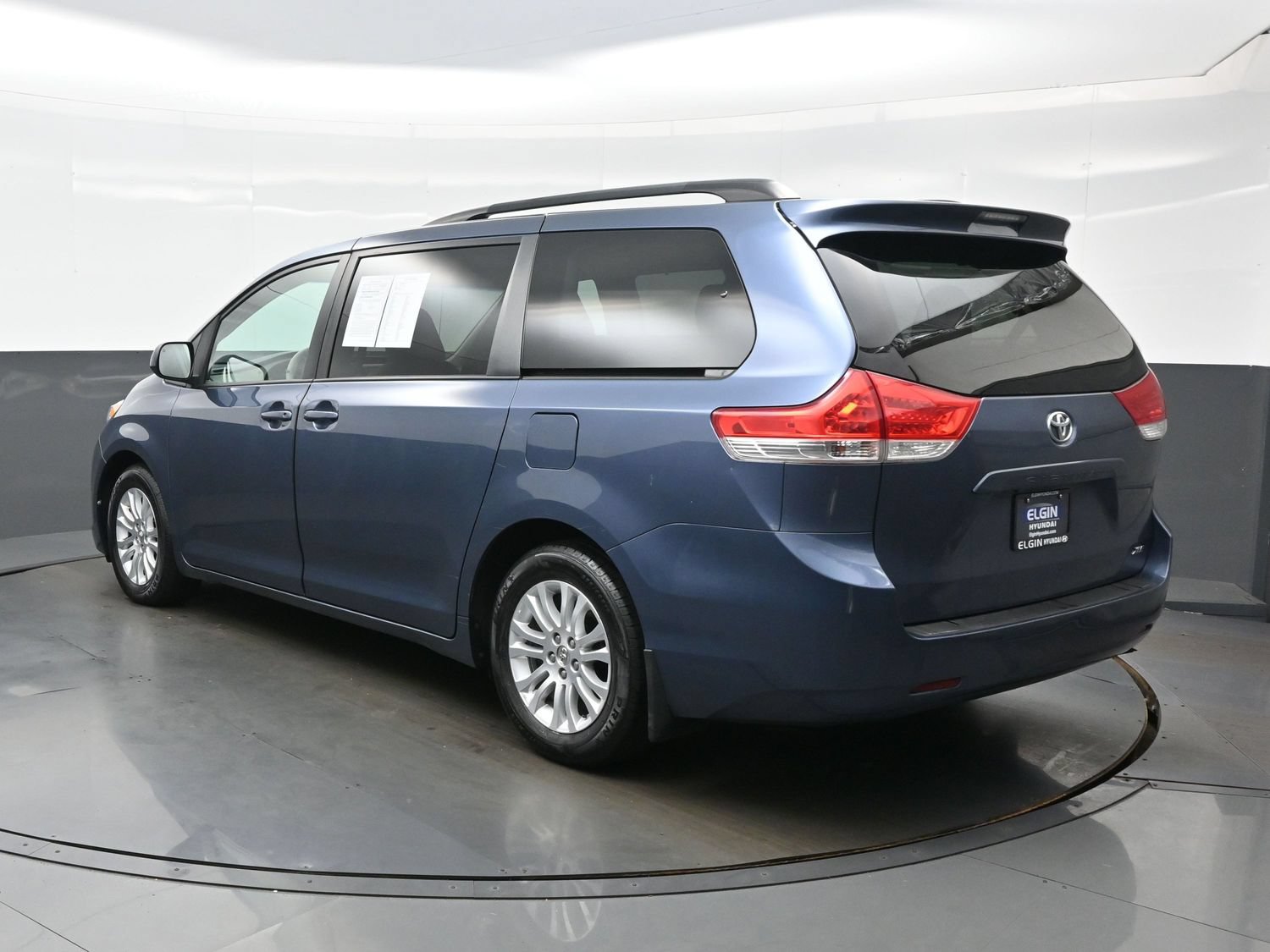 Used 2014 Toyota Sienna XLE FWD image 4
