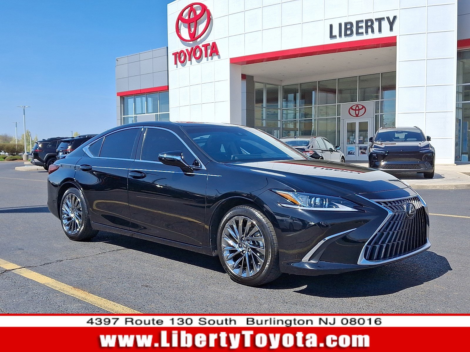 Used 2024 Lexus ES 300h w/ Technology Package image 1