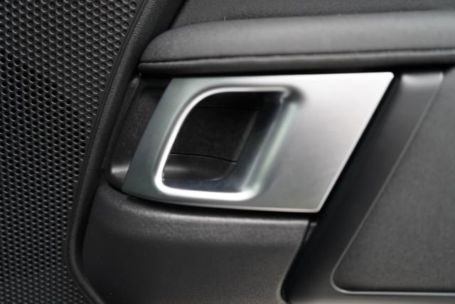 Used 2024 Land Rover Discovery S image 67