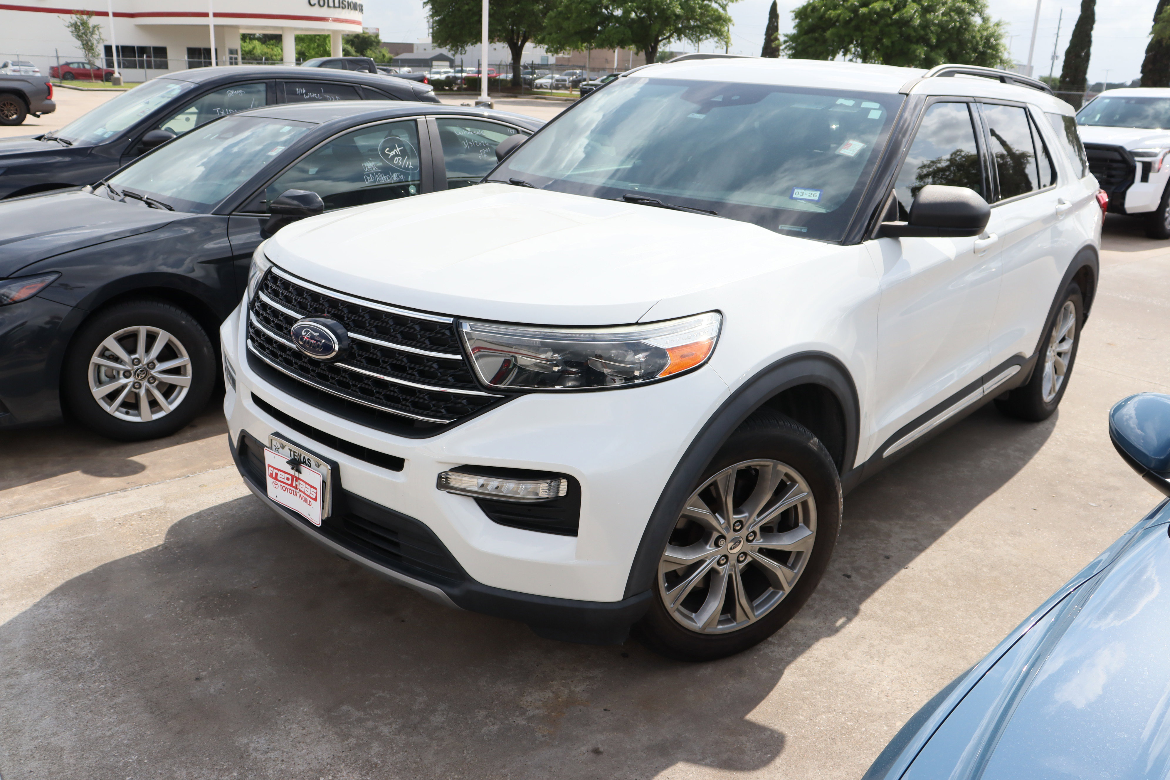 Used 2020 Ford Explorer XLT w/ Equipment Group 202A image 3