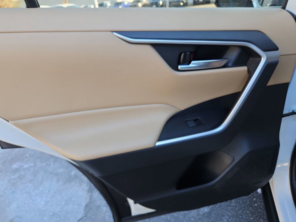 Used 2020 Toyota RAV4 XLE image 27