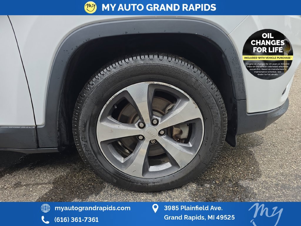 Used 2019 Jeep Cherokee Limited AWD/4WD image 32