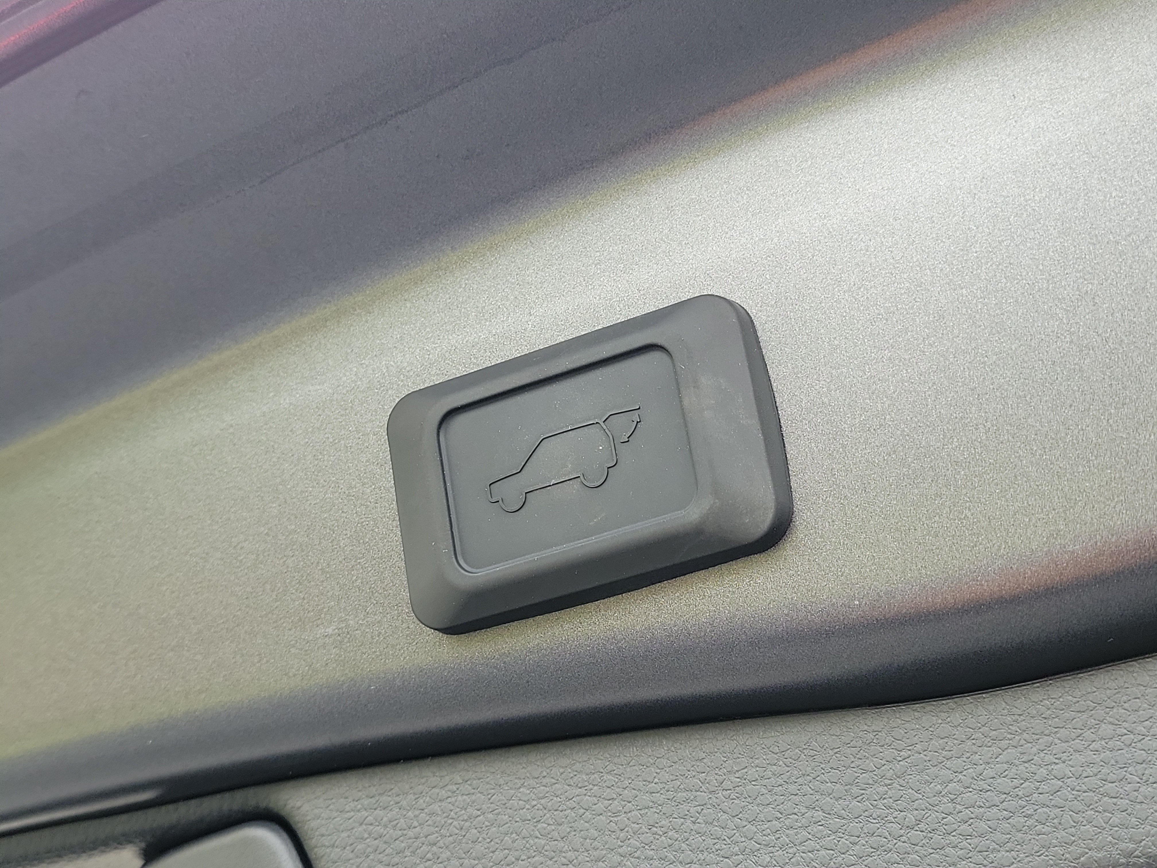 Used 2025 Toyota RAV4 XSE AWD/4WD image 10