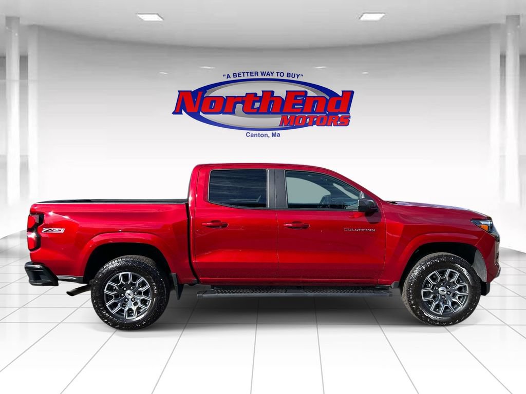 Used 2025 Chevrolet Colorado Z71 AWD/4WD image 2