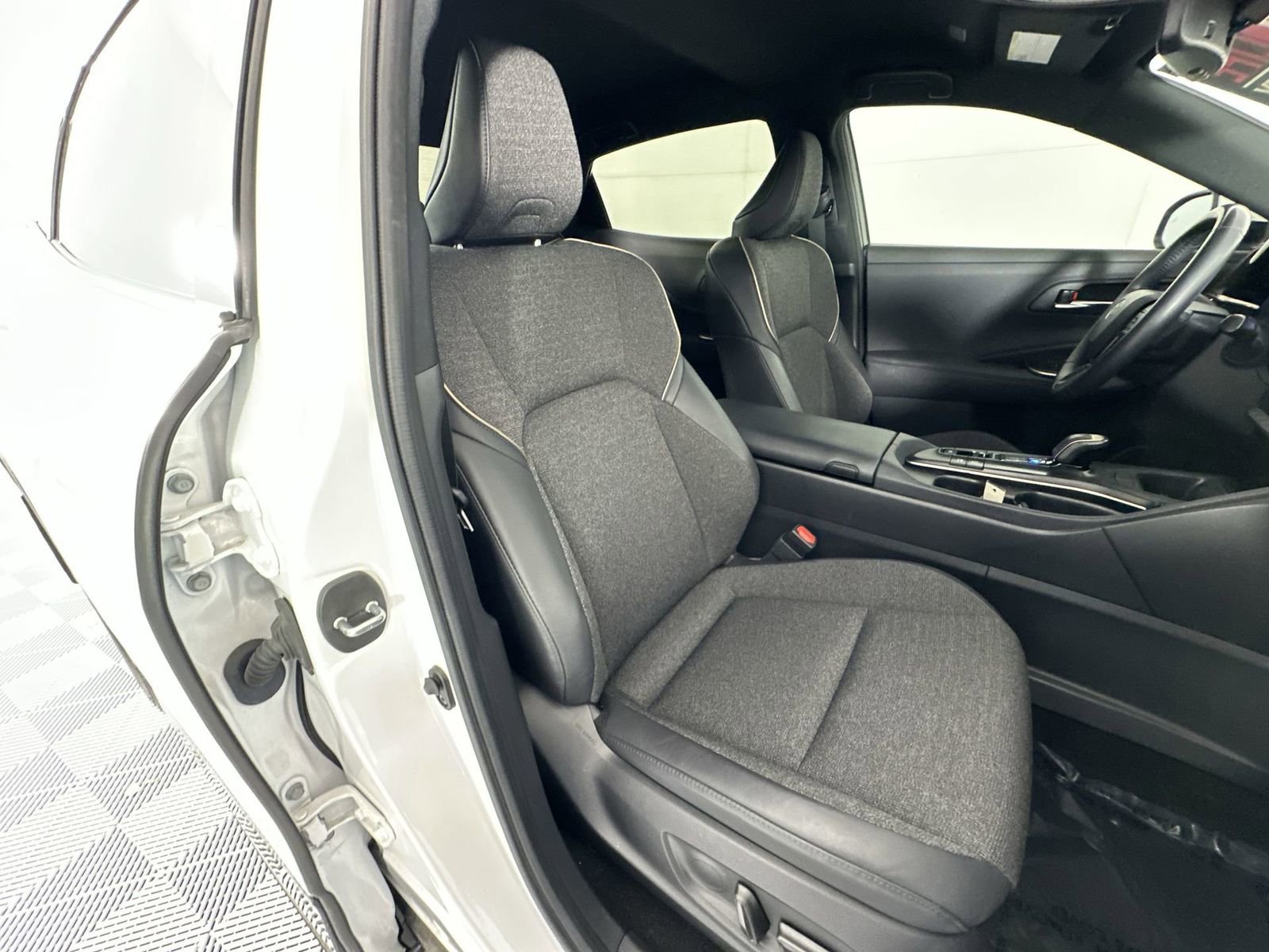 Used 2023 Toyota Crown XLE AWD/4WD image 26