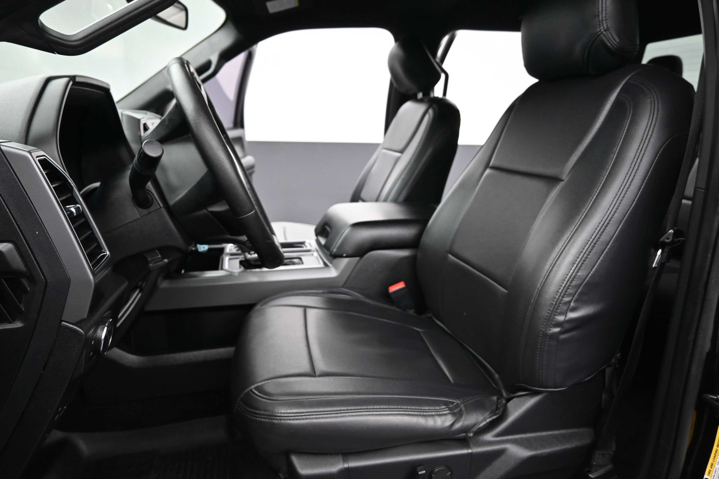 Used 2019 Ford F150 XLT w/ Equipment Group 302A Luxury AWD/4WD image 22