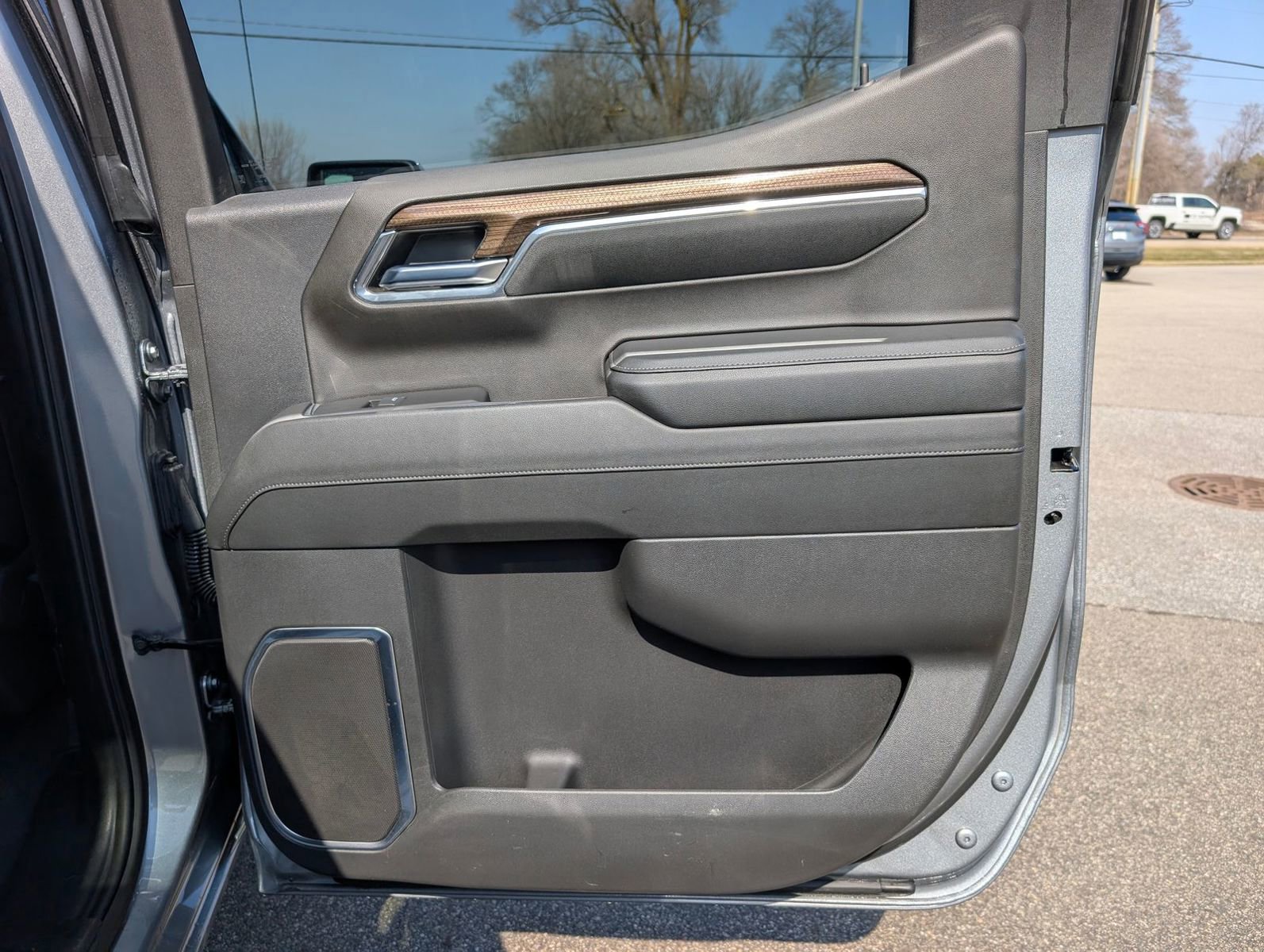 Used 2024 Chevrolet Silverado 1500 LT image 28