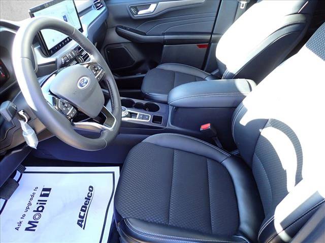 Used 2025 Ford Escape SE image 12