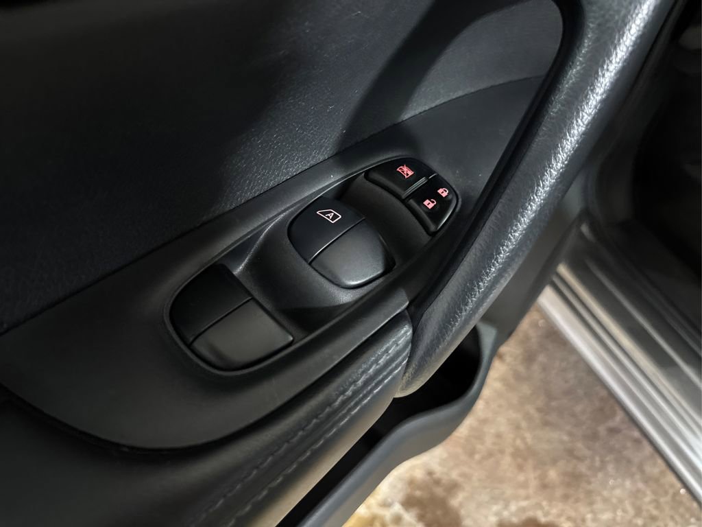 Used 2020 Nissan Rogue Sport SV image 32