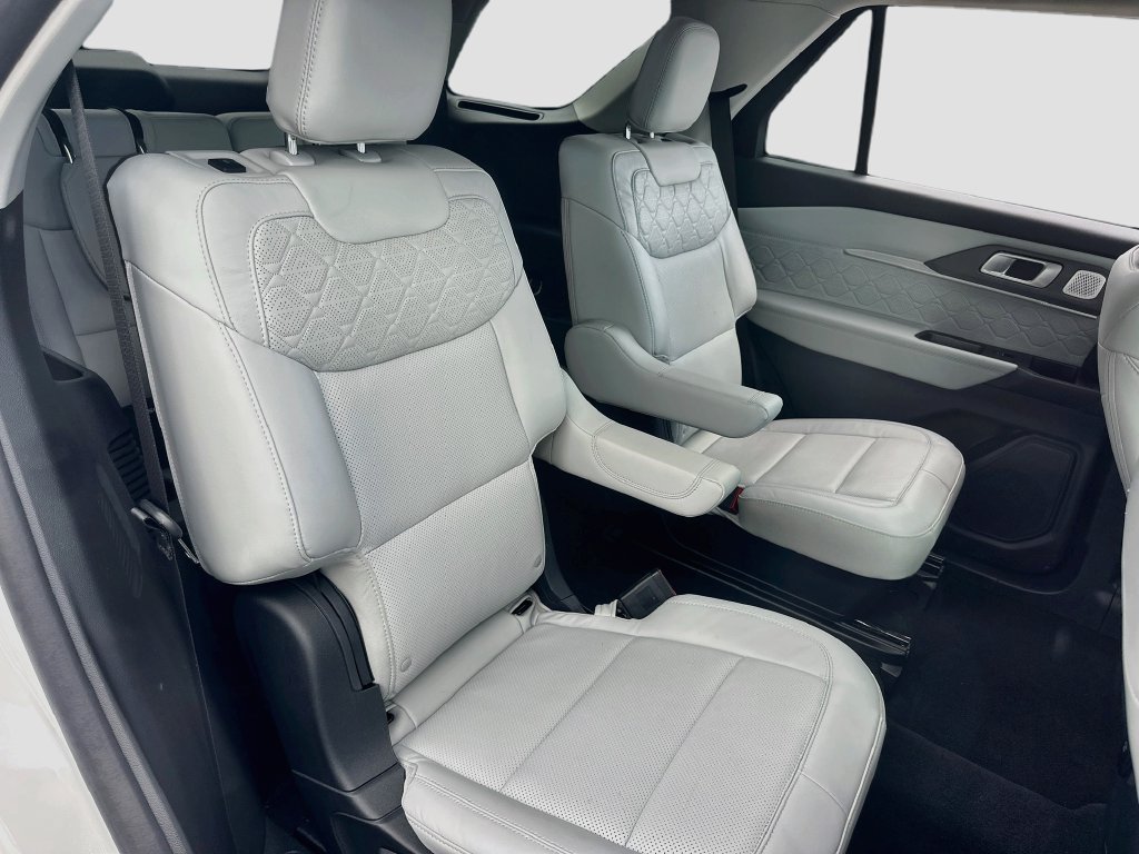 Used 2025 Ford Explorer Platinum w/ Ultimate Package AWD/4WD image 23