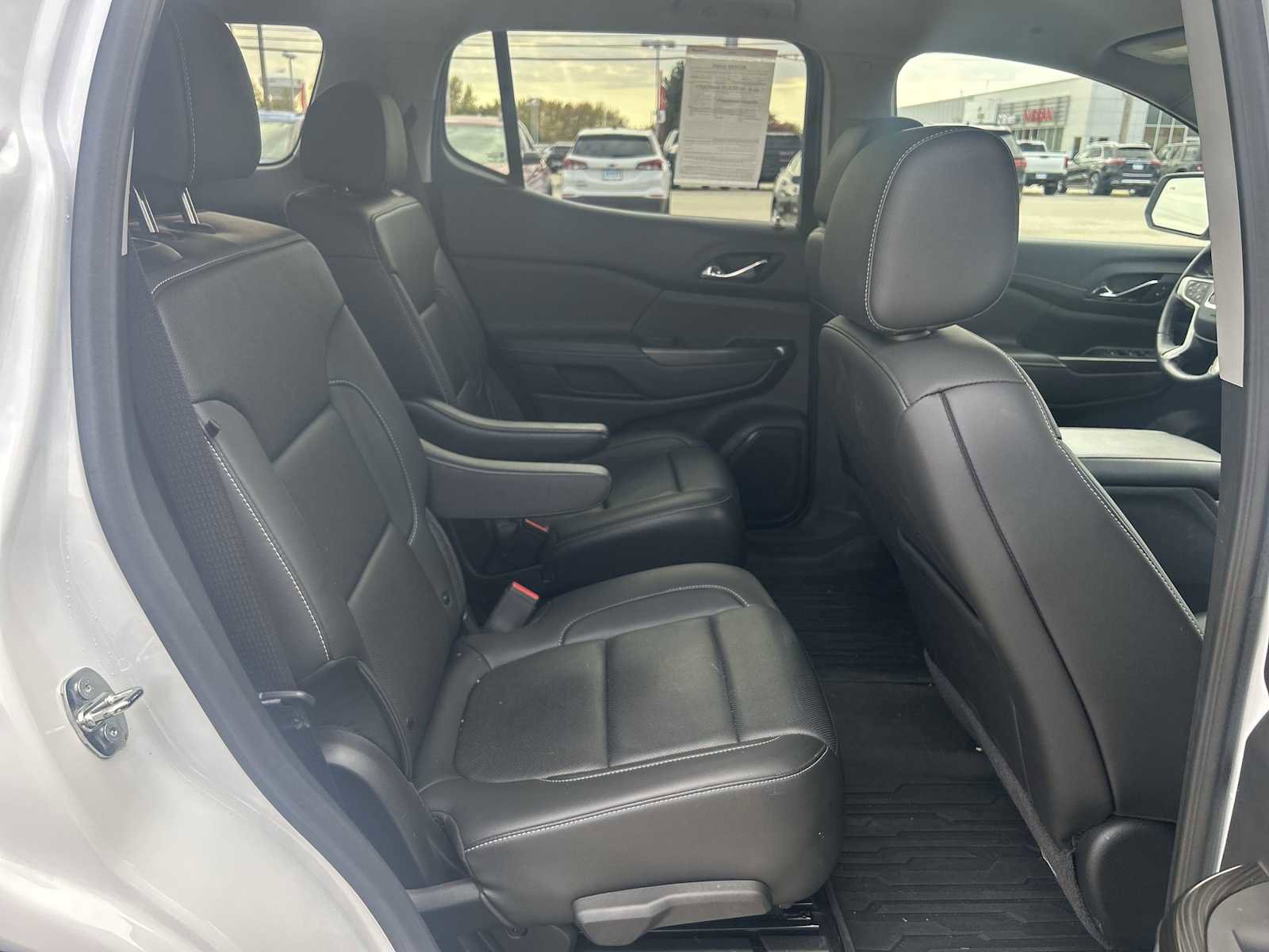 Used 2023 GMC Acadia SLT w/ Elevation Edition image 27