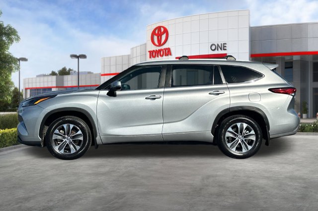 Used 2023 Toyota Highlander XLE FWD image 8