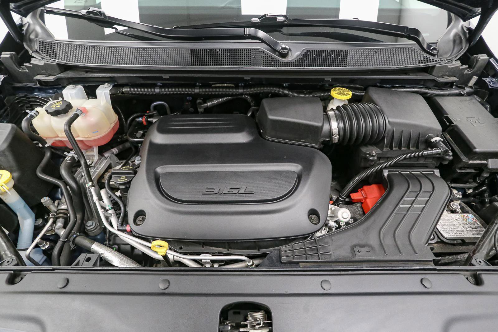 Used 2022 Chrysler Pacifica Touring-L image 15