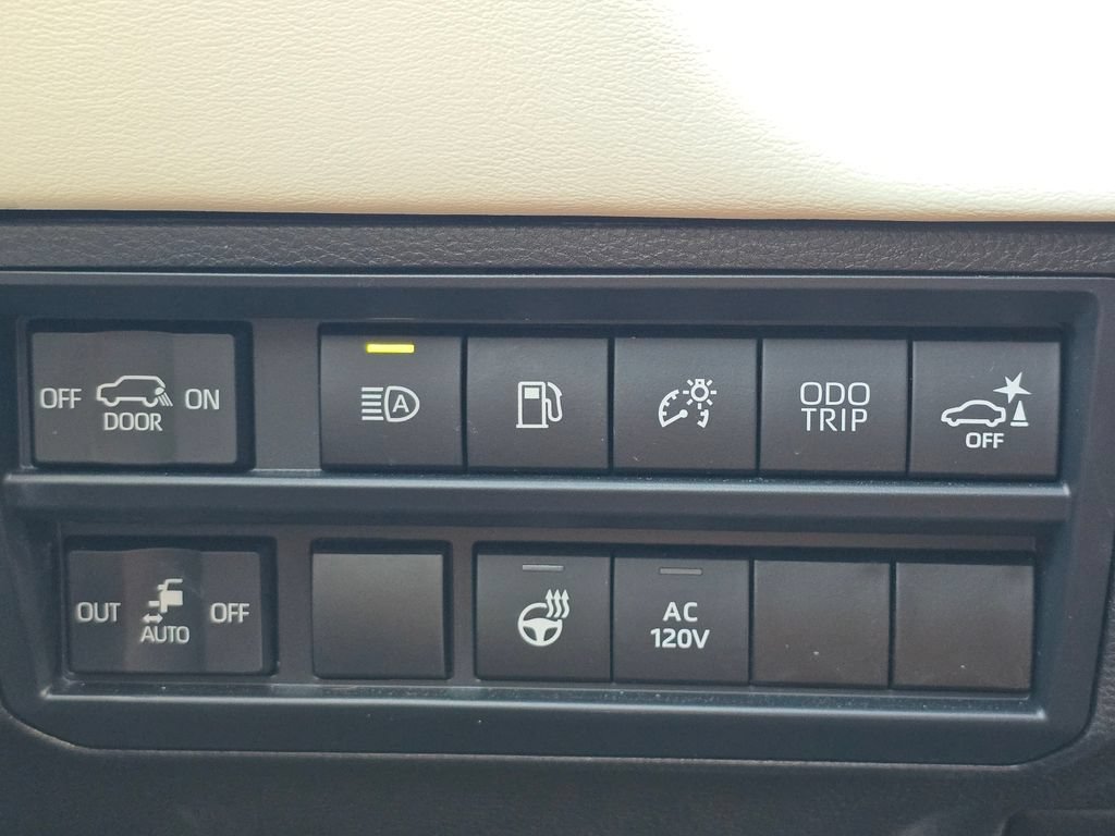 Used 2024 Toyota Sequoia Capstone AWD/4WD image 23