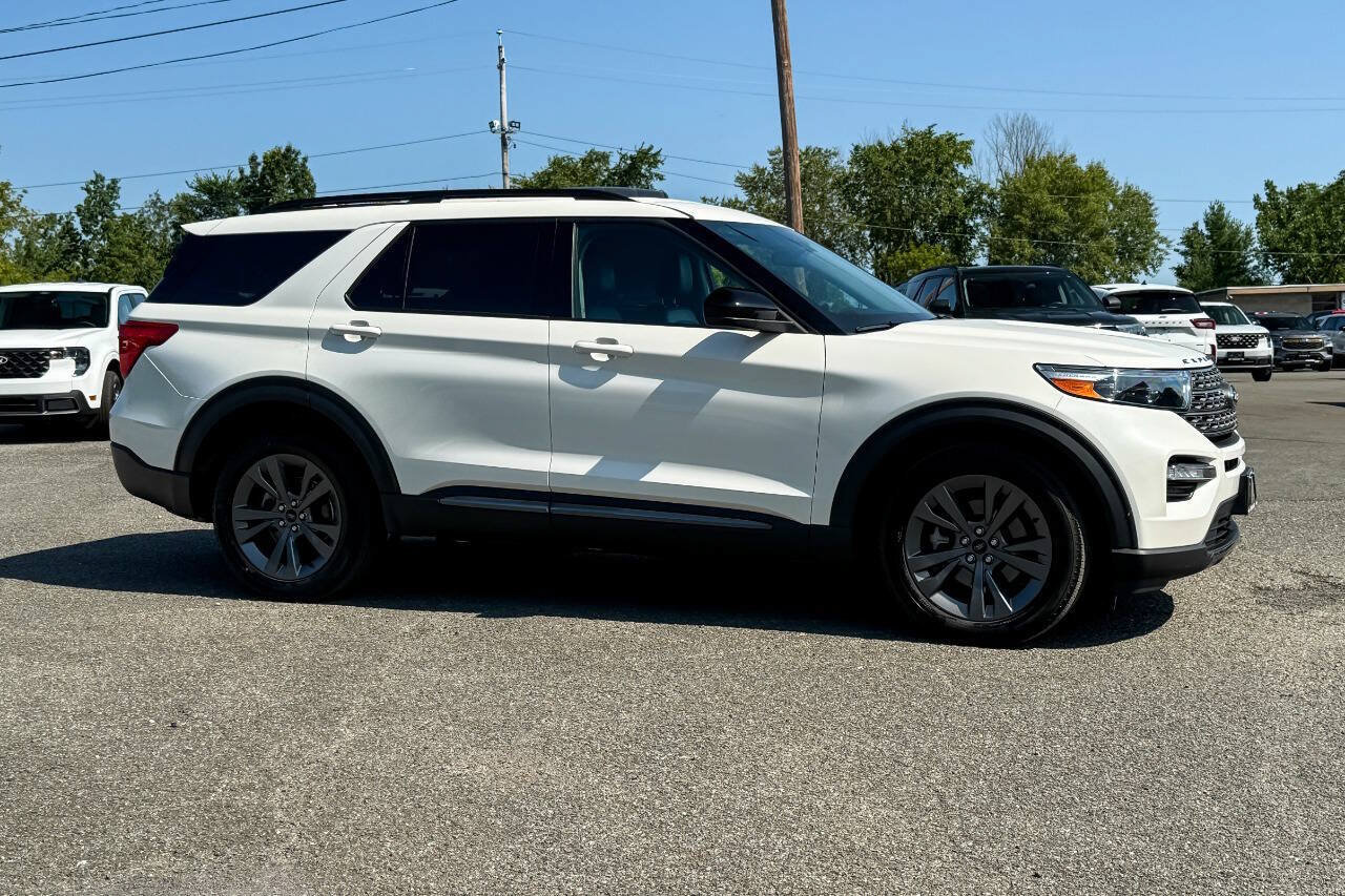 Used 2023 Ford Explorer XLT w/ Equipment Group 202A AWD/4WD image 2