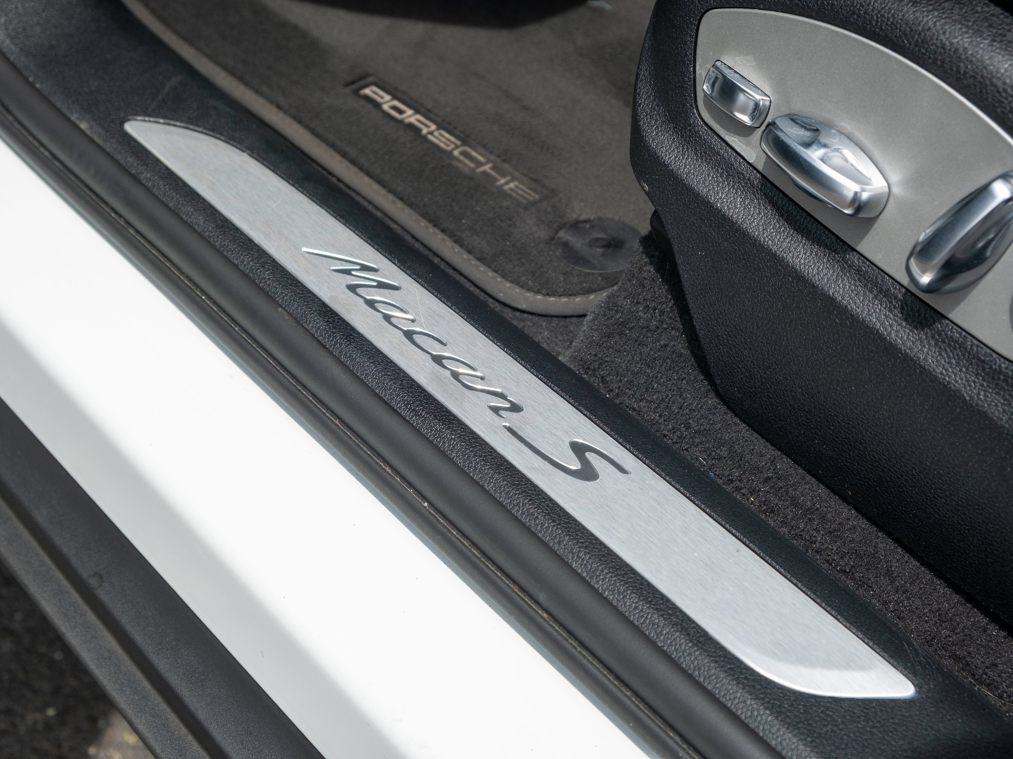Certified 2021 Porsche Macan S AWD/4WD image 40