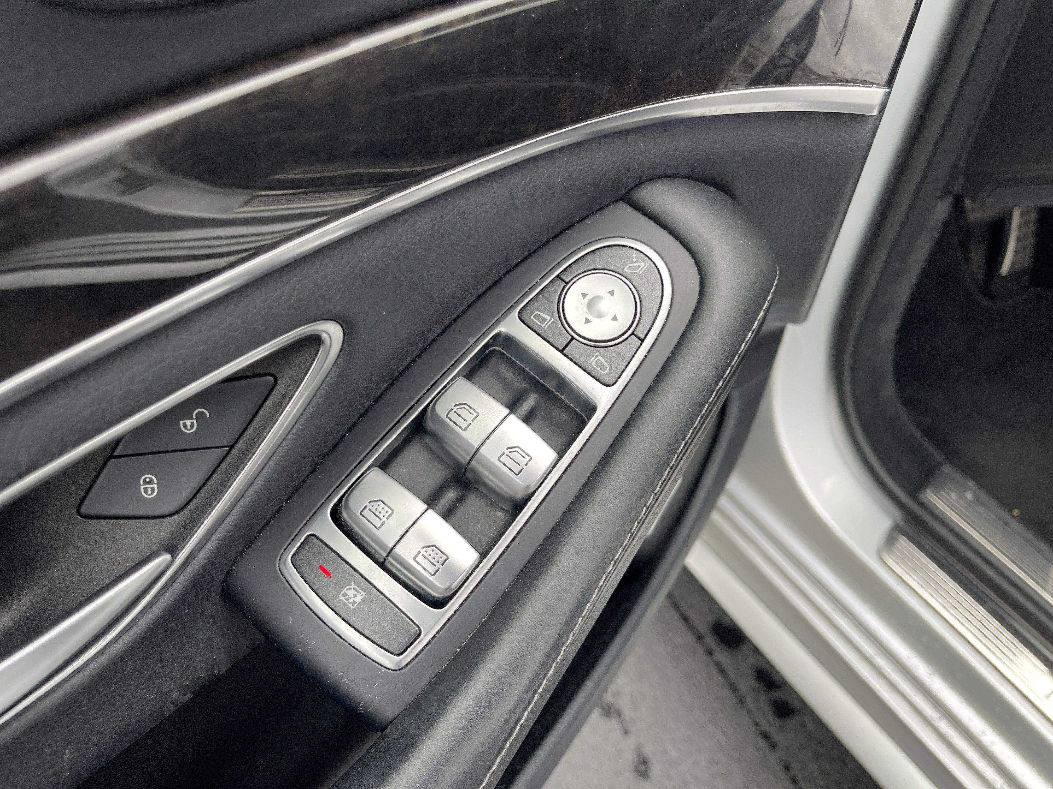 Used 2019 Mercedes-Benz S 560 Sedan image 15