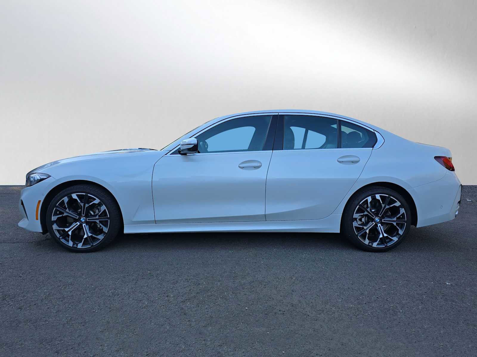 Used 2025 BMW 330i xDrive Sedan w/ M Sport Package image 6