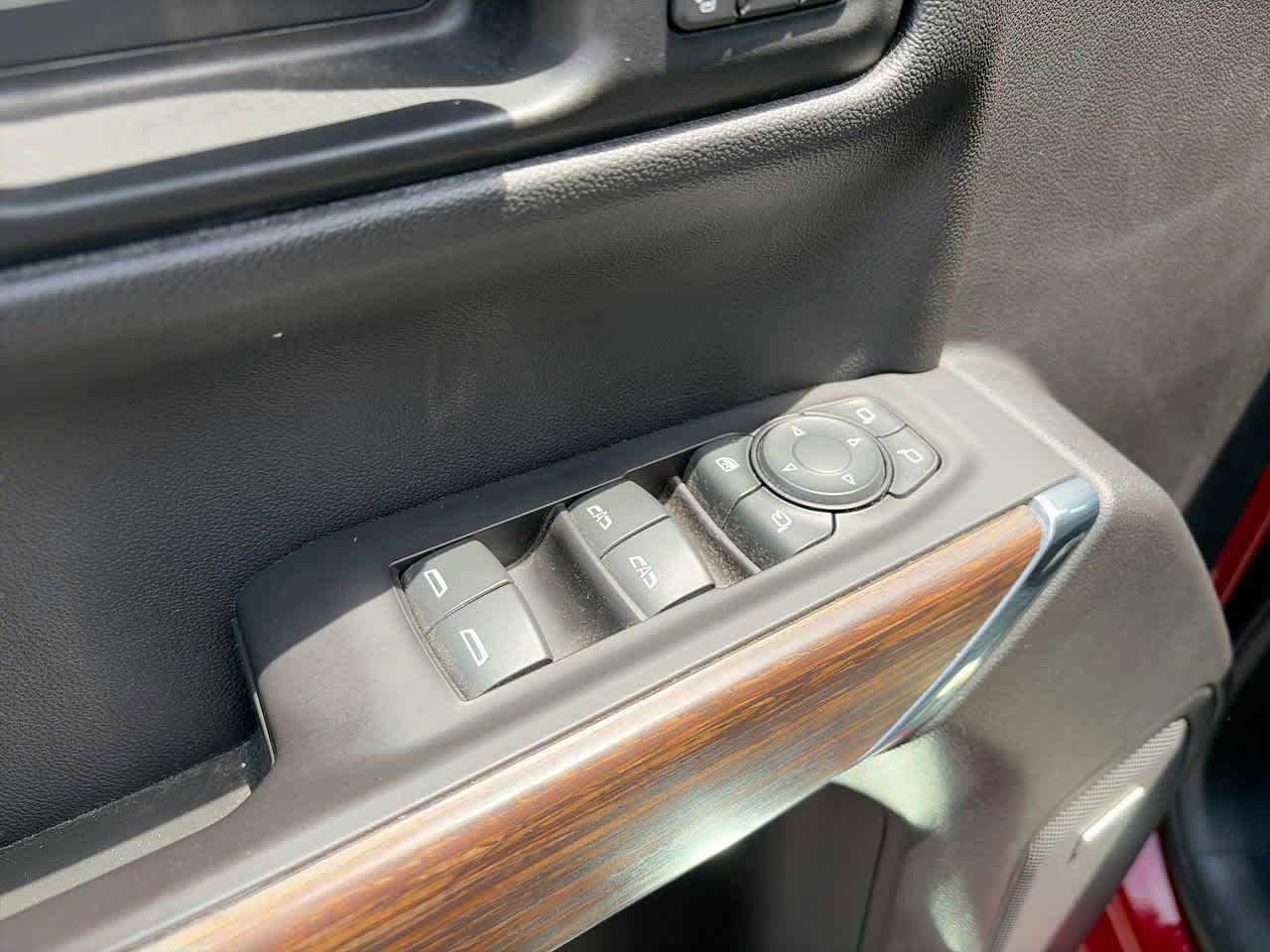 Used 2019 Chevrolet Silverado 1500 High Country w/ Technology Package AWD/4WD image 14