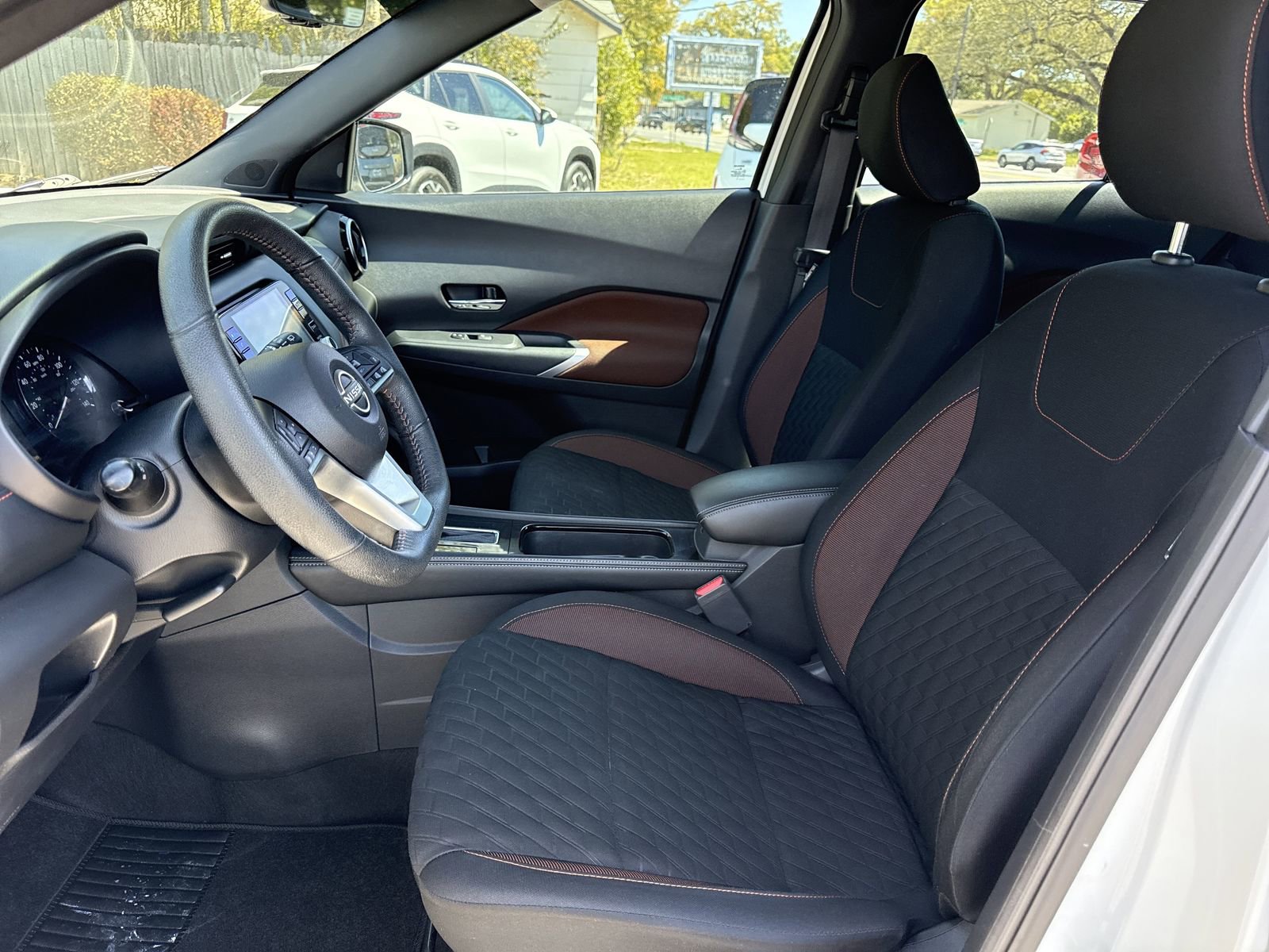 Used 2022 Nissan Kicks SR w/ Interior Electronics Package FWD image 9