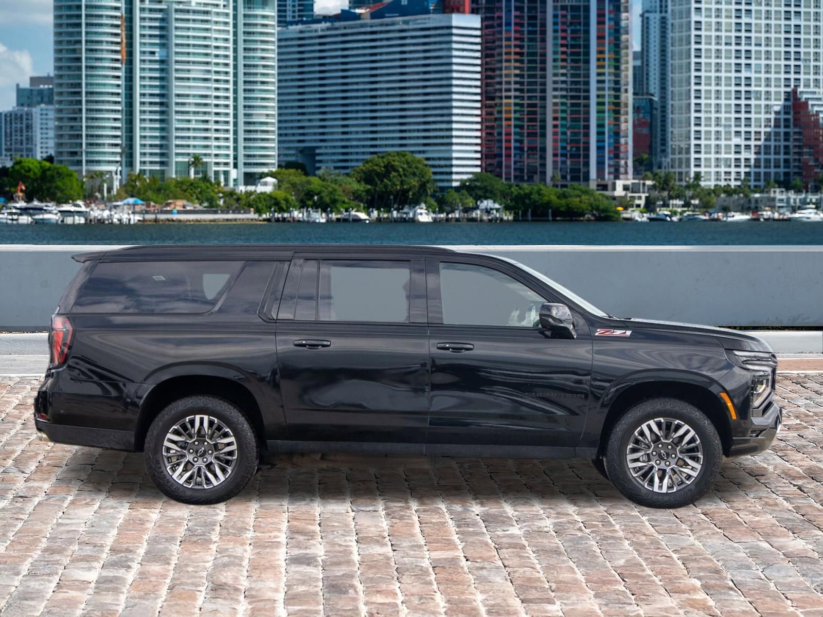 Used 2025 Chevrolet Suburban Z71 image 4