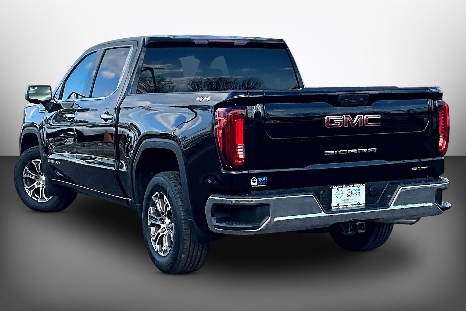 Used 2025 GMC Sierra 1500 SLT AWD/4WD image 11