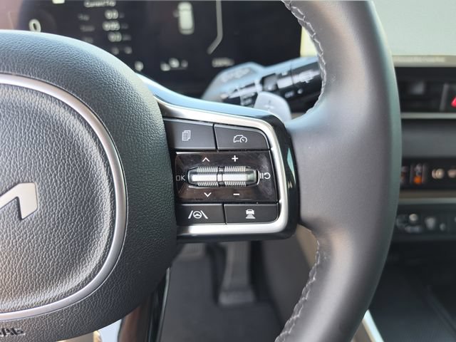 Certified 2025 Kia Carnival SX FWD image 39