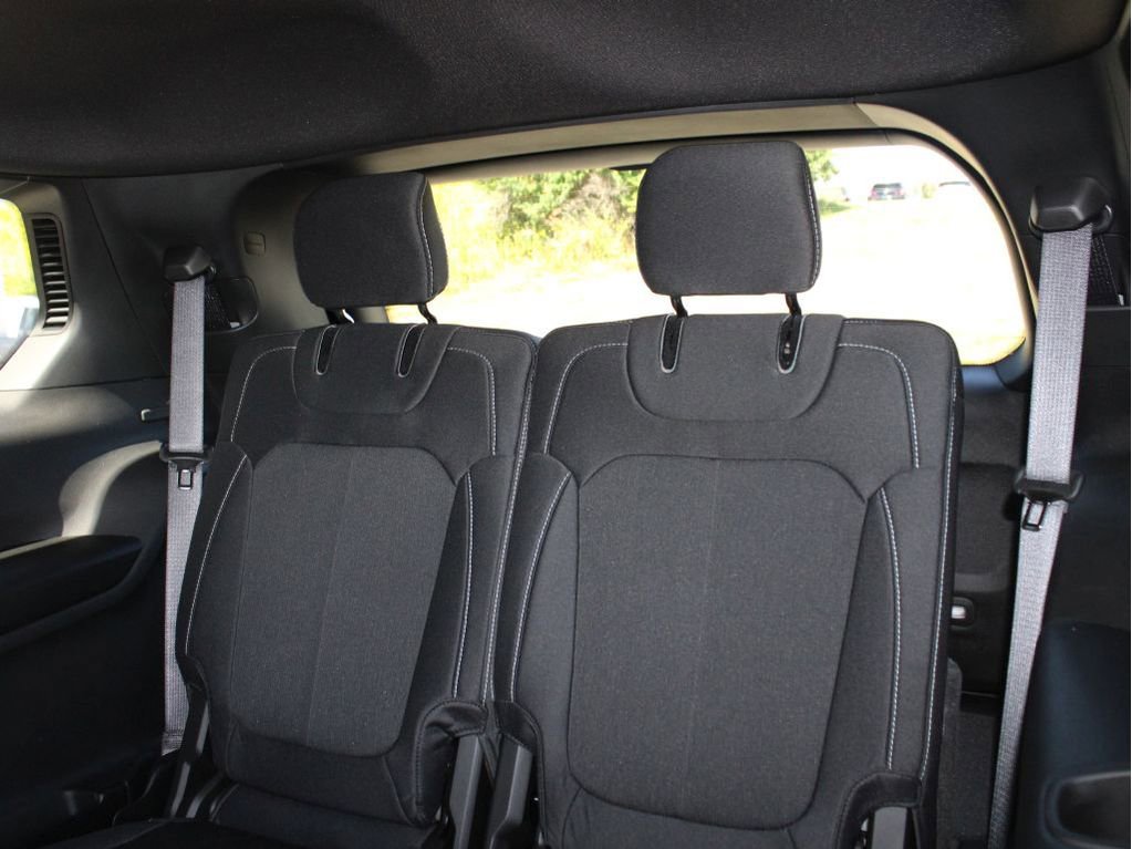 New 2025 Jeep Grand Cherokee L Laredo image 28