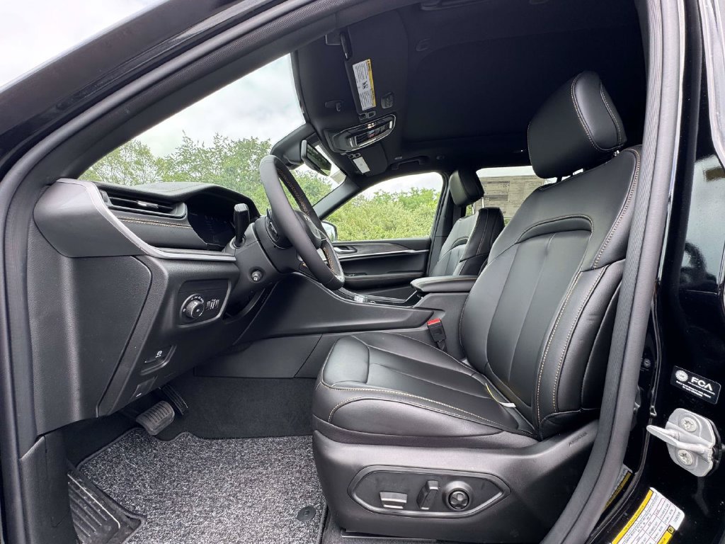 New 2026 Jeep Grand Cherokee Limited AWD/4WD image 14