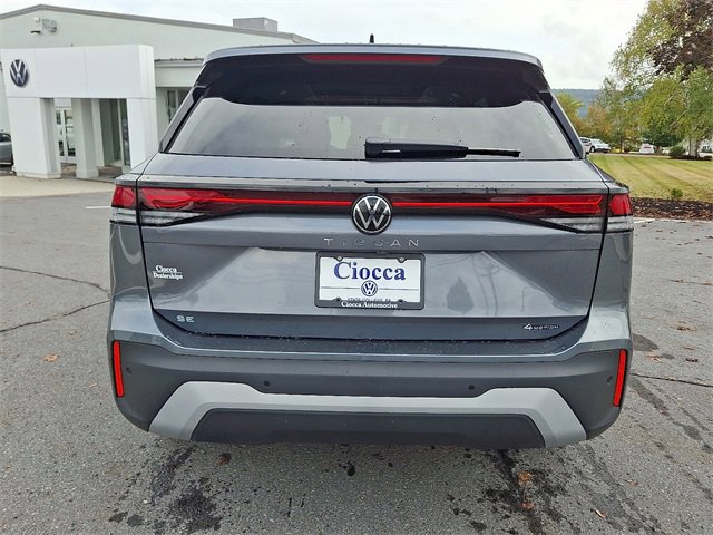New 2025 Volkswagen Tiguan SE image 9