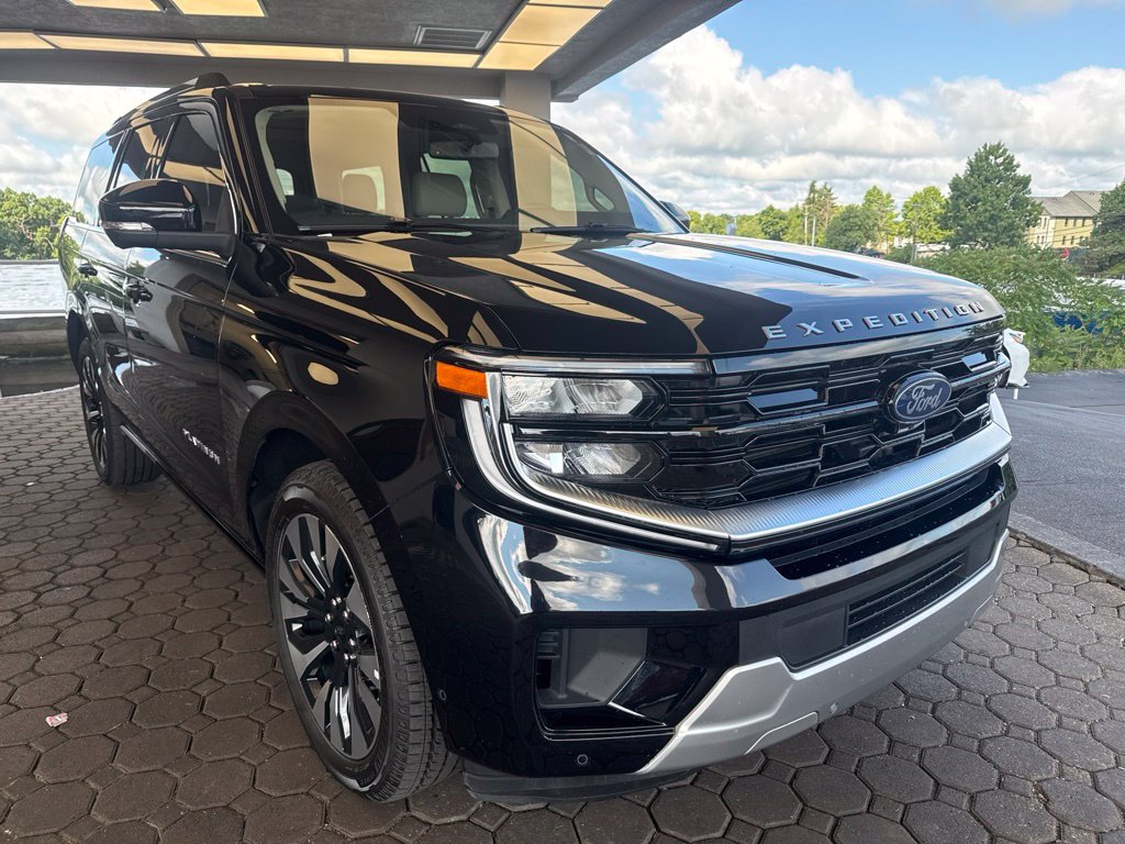Certified 2025 Ford Expedition Platinum w/ Driver's Package AWD/4WD image 4