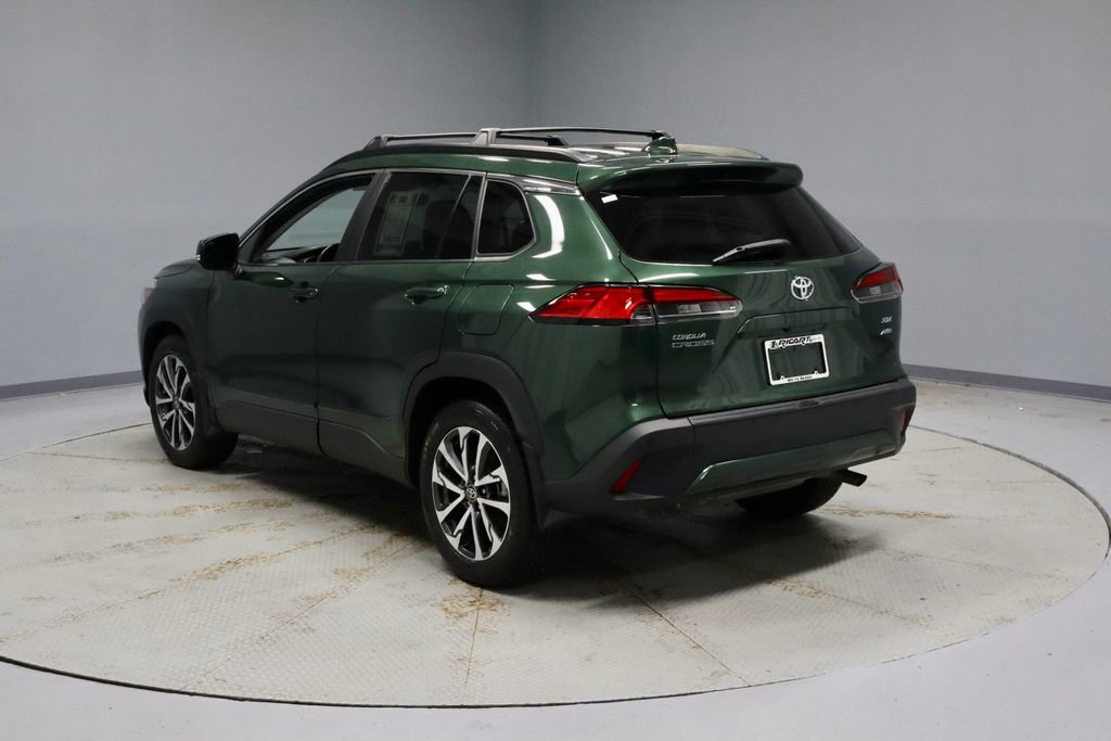Used 2022 Toyota Corolla Cross XLE w/ Convenience Package AWD/4WD image 9