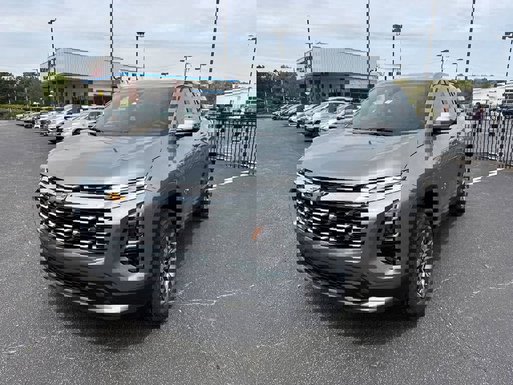 New 2026 Chevrolet Equinox LT image 2