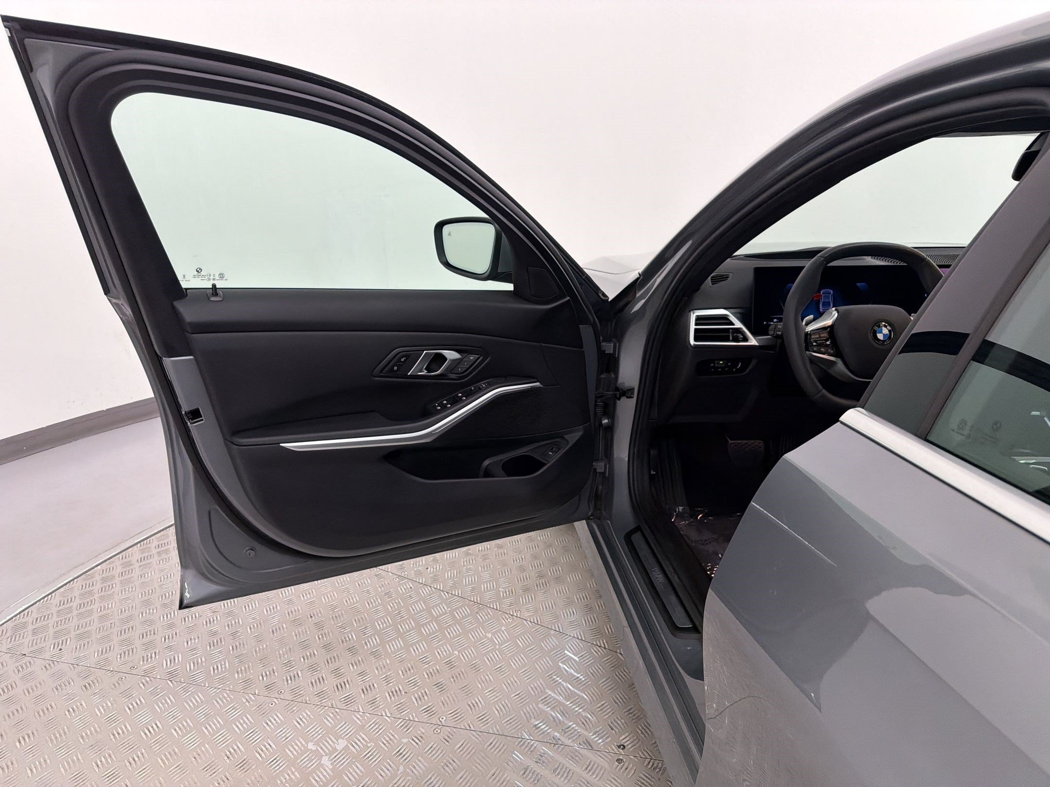 Used 2025 BMW 330i Sedan RWD image 28