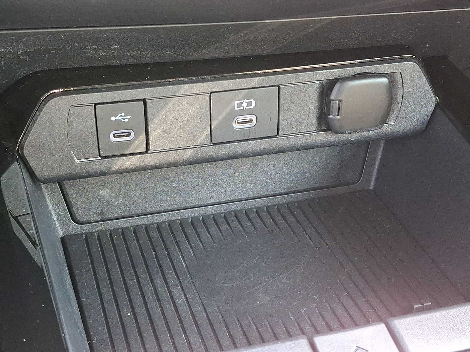 Used 2025 Toyota Prius LE FWD image 23