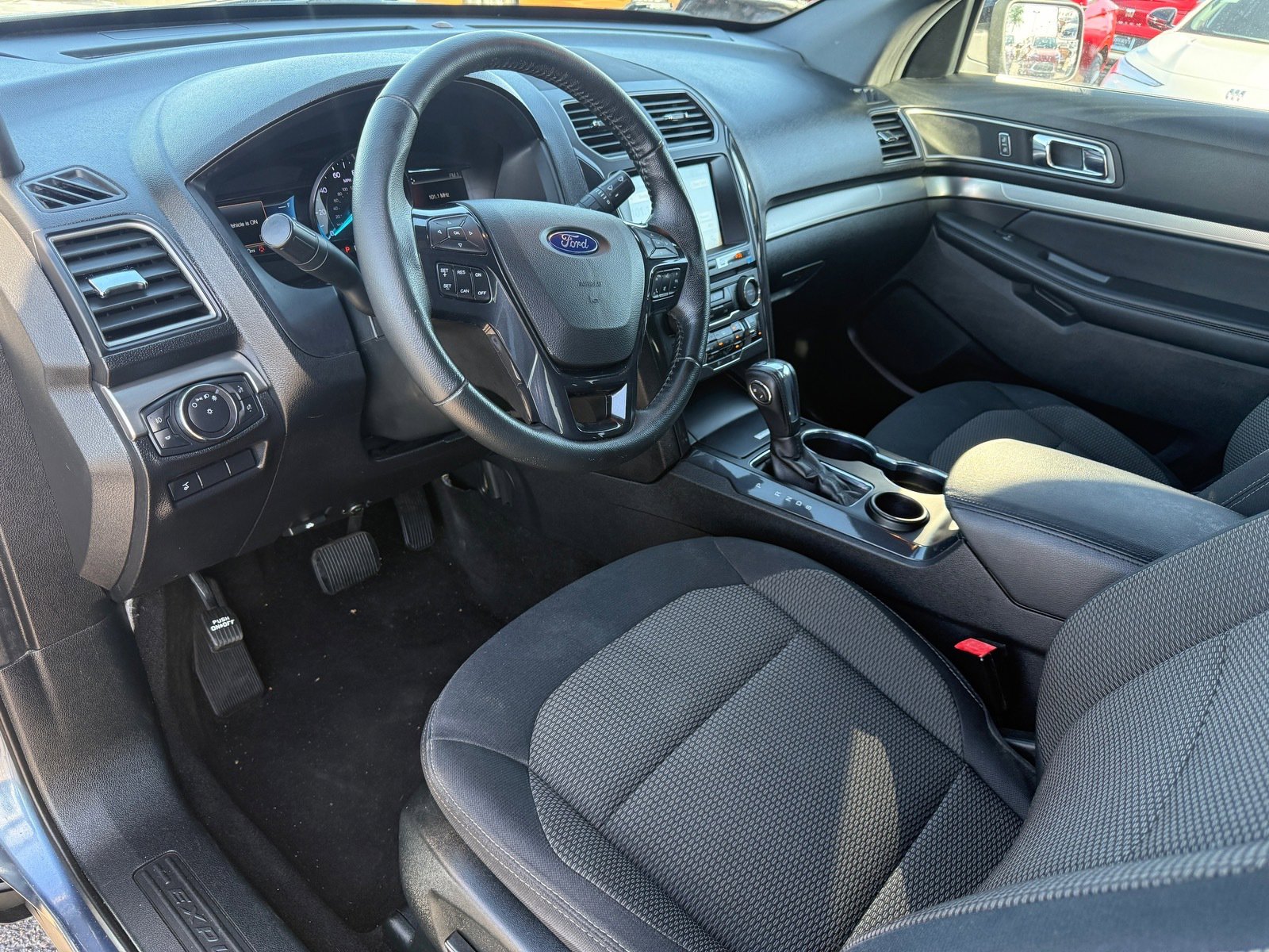 Used 2018 Ford Explorer XLT w/ Equipment Group 201A FWD image 12