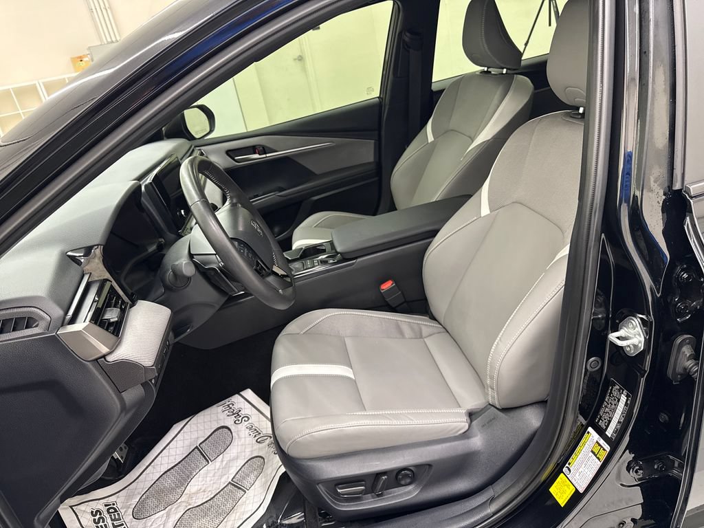 Used 2025 Toyota Camry SE w/ Convenience Package AWD/4WD image 13