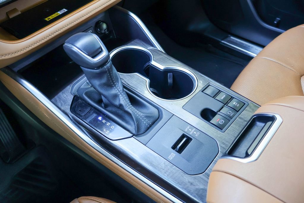 Used 2024 Toyota Highlander Platinum image 18