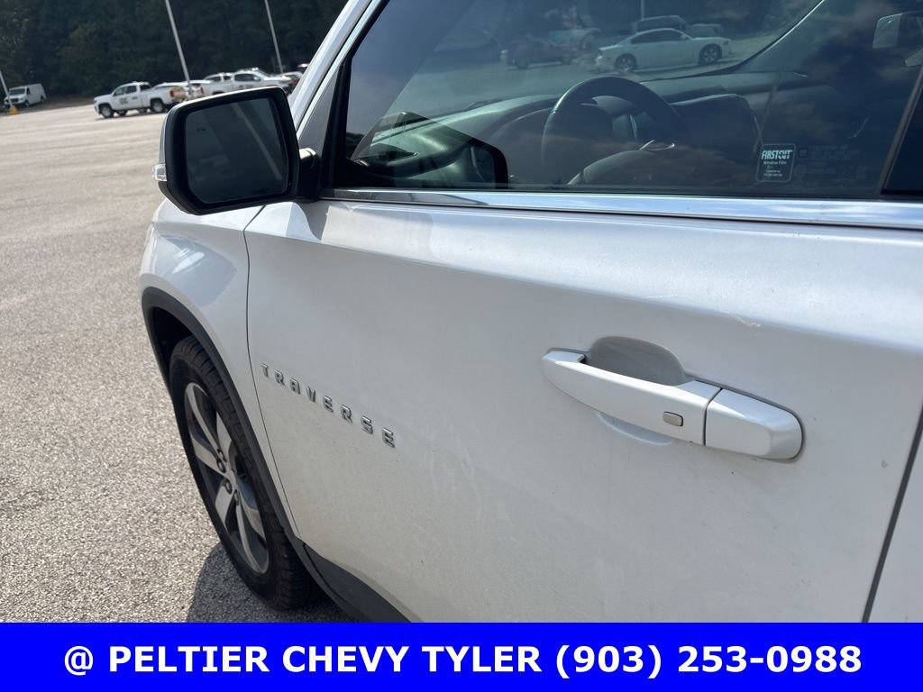 Used 2021 Chevrolet Traverse LT w/ LT Premium Package image 9