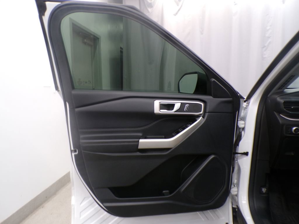 Used 2020 Ford Explorer XLT w/ Equipment Group 202A image 13