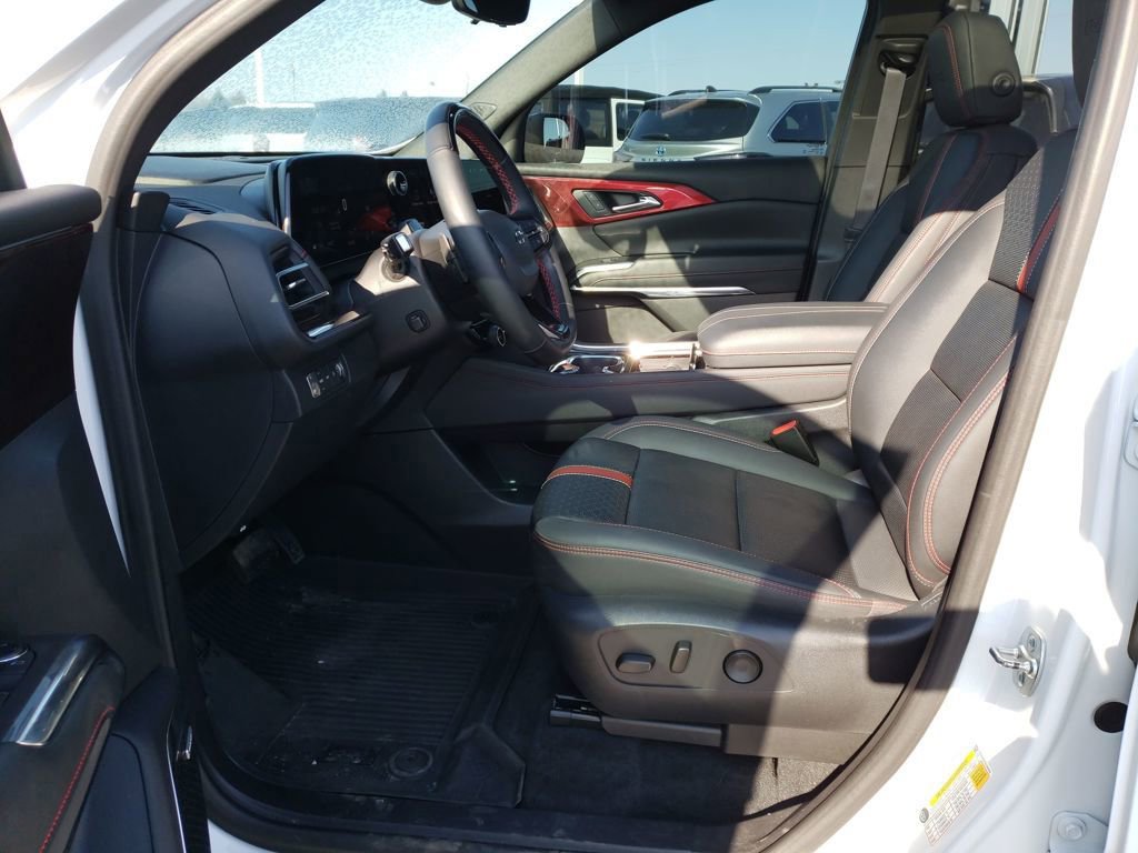 Used 2024 Chevrolet Traverse RS image 9