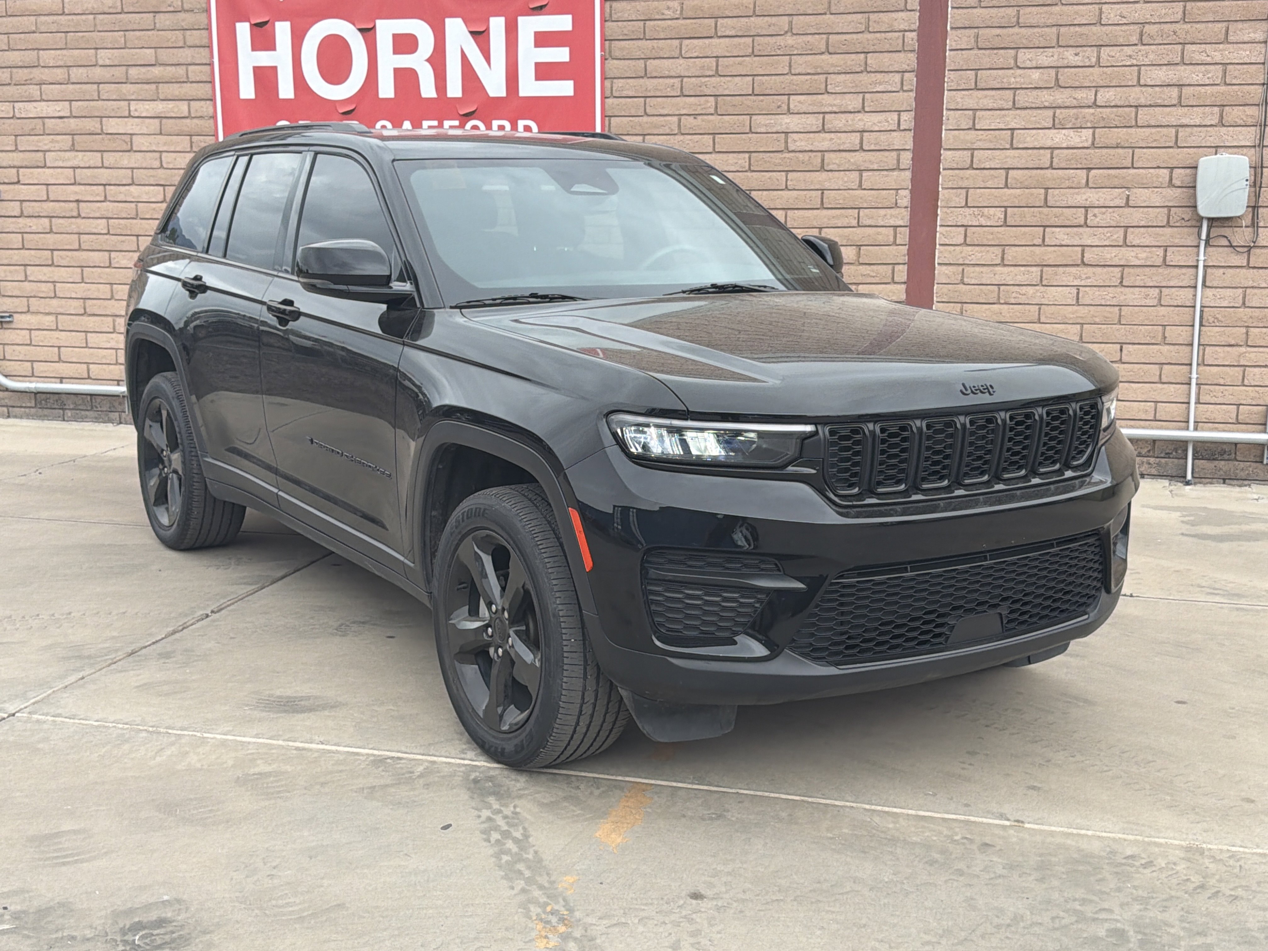 Used 2024 Jeep Grand Cherokee Altitude image 7