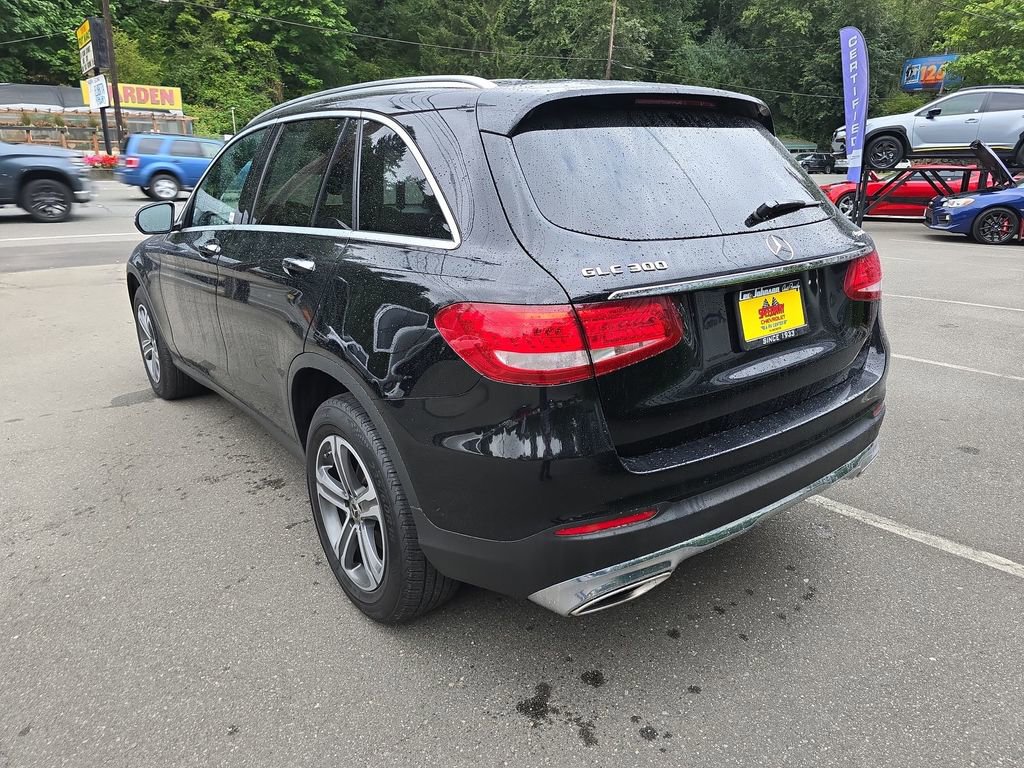 Used 2019 Mercedes-Benz GLC 300 4MATIC image 4